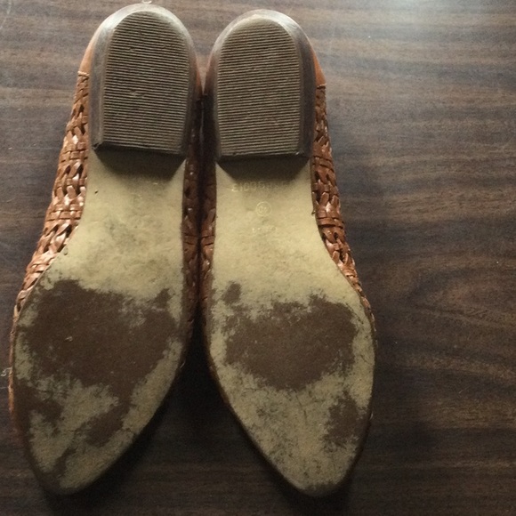 Belmondo Brown Woven Leather Moccasin, Size 7.  Extremely comfortable. - Picture 3 of 4